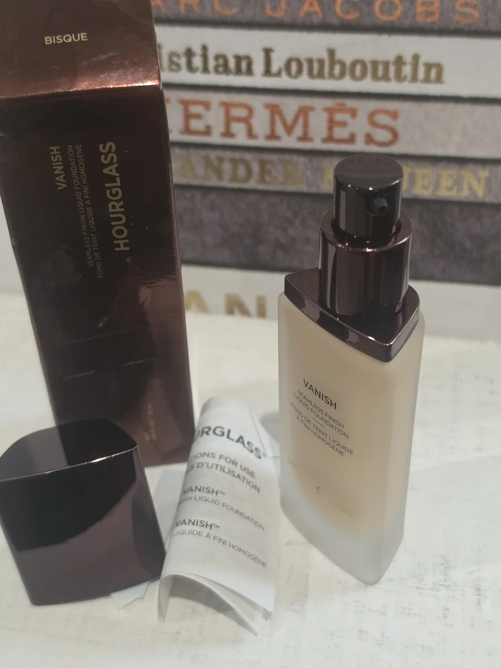 Hourglass buildable liquid